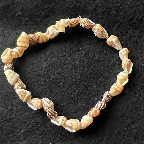 Natural Shell Handmade Stretch Bracelet - Picture 1 of 2